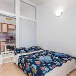 2 Bedroom Nice Apartment In Pula *