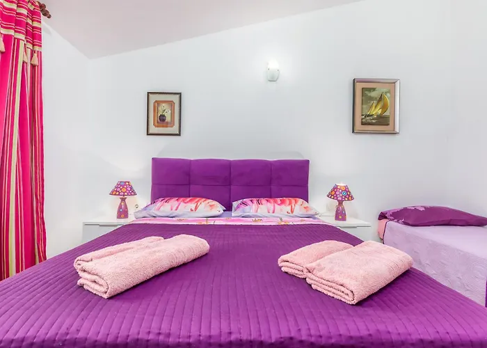2 Bedroom Stunning In פולה