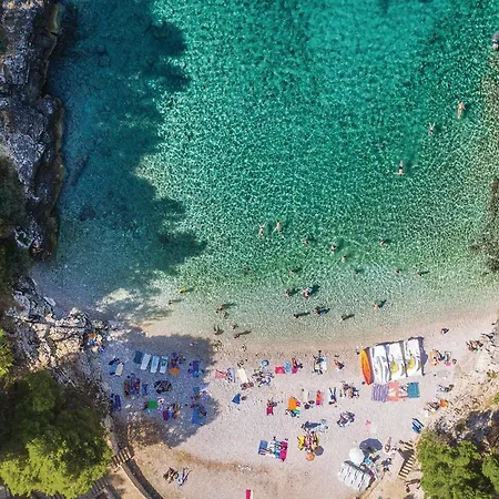 アパート 2 Bedroom Stunning In プーラ