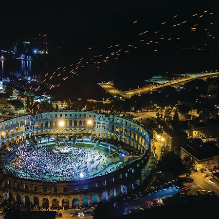 2 Bedroom Stunning In アパート プーラ