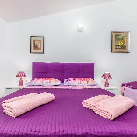 2 Bedroom Stunning In プーラ