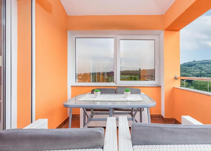 Apartment 2 Bedroom Stunning In *