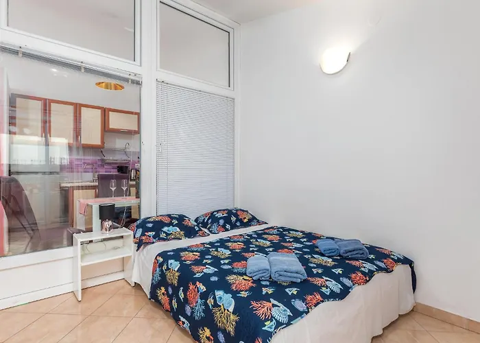 2 Bedroom Stunning In *