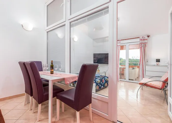 2 Bedroom Stunning In Apartament Pula