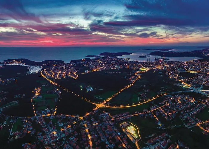 Apartment 2 Bedroom Stunning In *